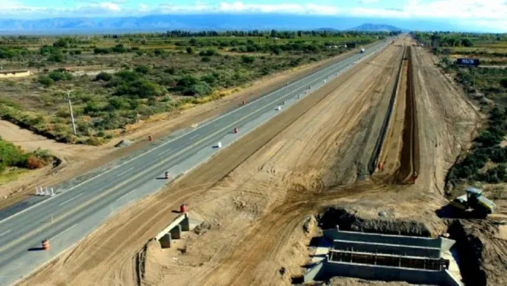 Orrego sale a buscar fondos afuera para sostener la obra pública y reactivar la Ruta 40 Sur