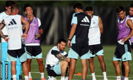 Selección Argentina: Julián Álvarez, Messi y los «tocados» se entrenaron aparte, y Scaloni paró un posible once pensando en Honduras