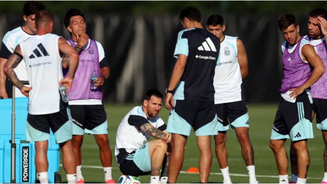 Selección Argentina: Julián Álvarez, Messi y los «tocados» se entrenaron aparte, y Scaloni paró un posible once pensando en Honduras