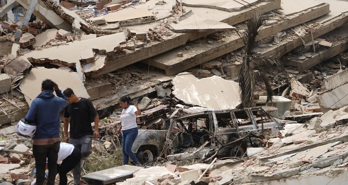 Confirman al menos 589 muertos mientras siguen los rescates y llega ayuda internacional