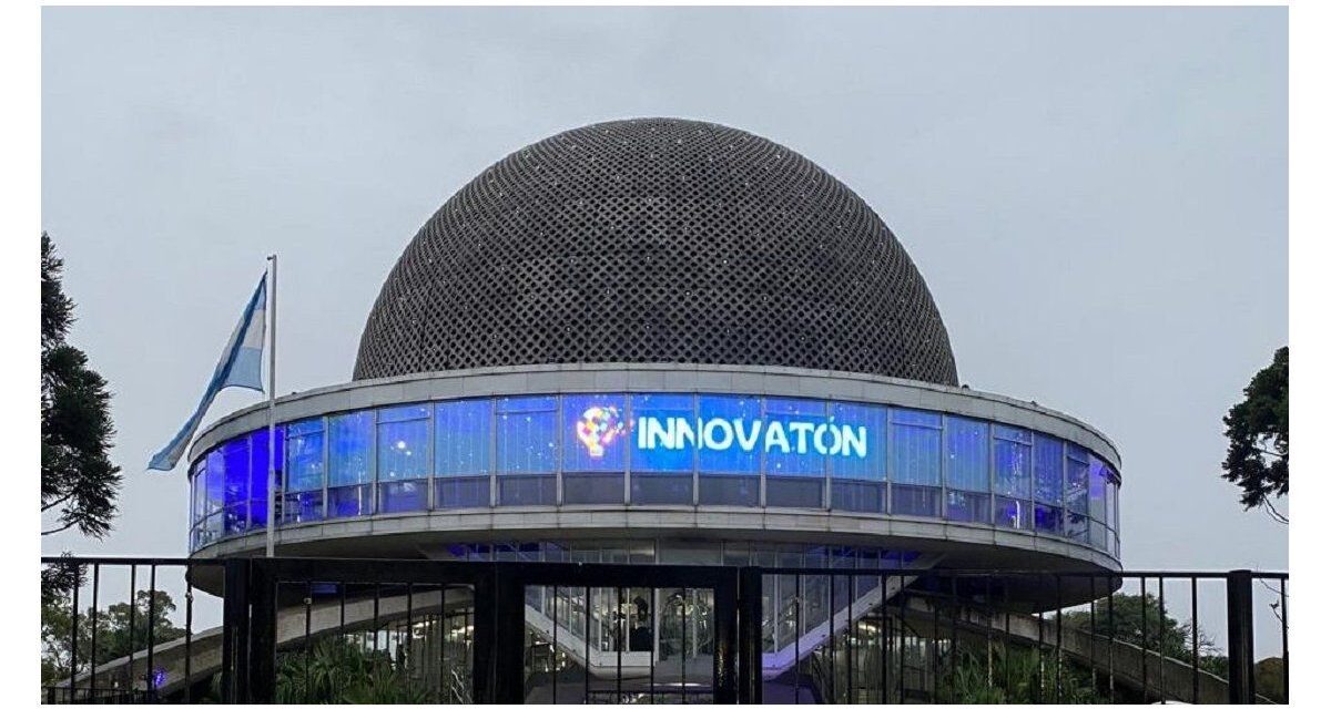 La UTN BA reunió a especialistas en inteligencia artificial y tecnología espacial en el Planetario