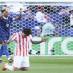 Francia rompió el muro de Paraguay y pasó a cuartos