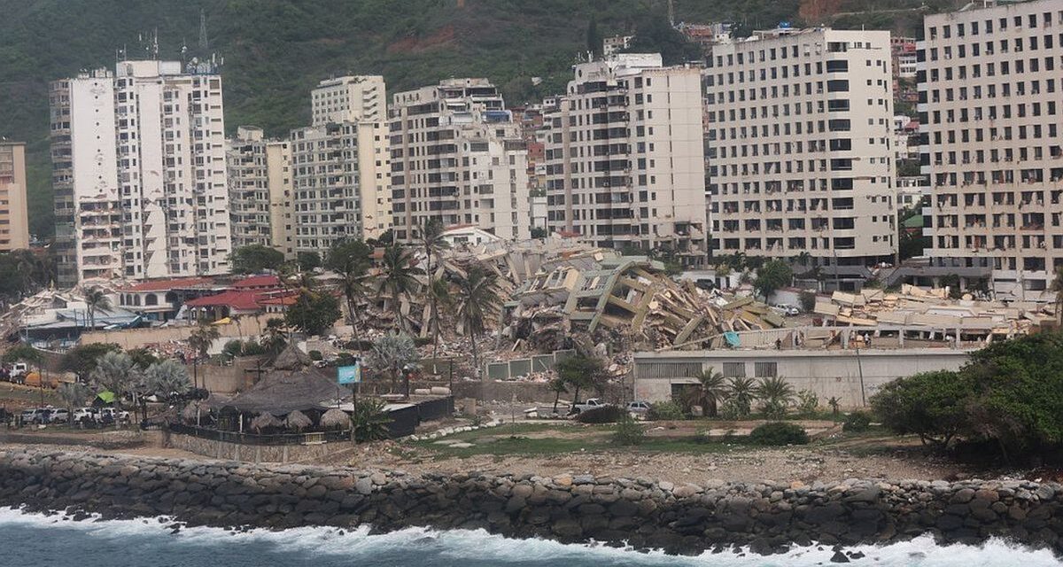 A casi un mes de los terremotos en Venezuela, buscan rescatar a dos personas que podrían seguir con vida