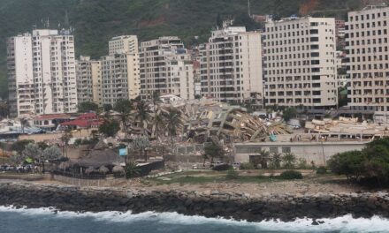 A casi un mes de los terremotos en Venezuela, buscan rescatar a dos personas que podrían seguir con vida