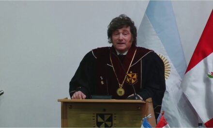 Javier Milei aseguró que enfrentó siete intentos de juicio político y acusó a la oposición de buscar un golpe de Estado