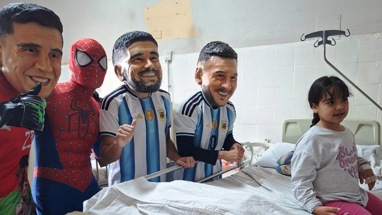 Messi, De Paul y el Dibu sorprendieron a niños internados en el Marcial Quiroga