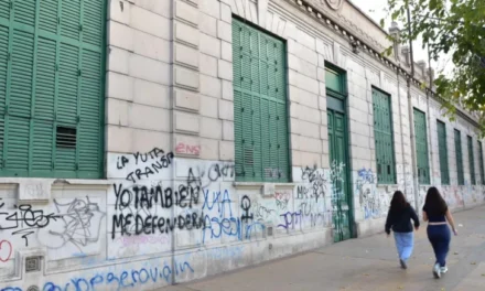 Vandalismo en escuelas céntricas: baños rotos, instalaciones dañadas y calefactores destruidos complican el mantenimiento