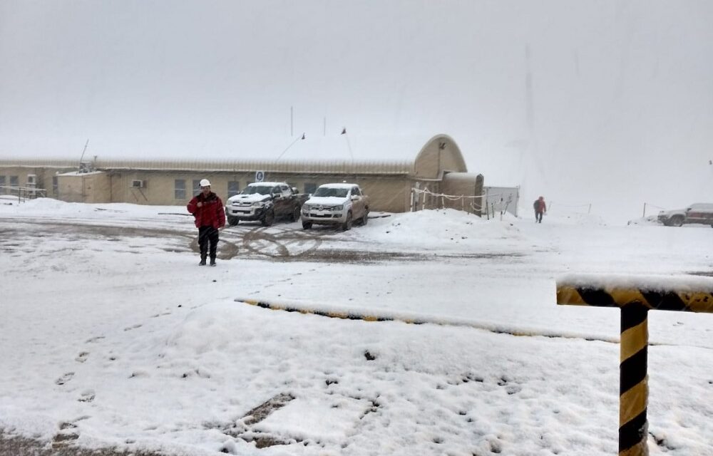¡Impactante! Así amanecieron Veladero y Josemaría tras el intenso temporal de nieve que golpea la cordillera