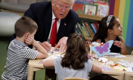 Donald Trump lanza un programa que regalará u$s1.000 a cada bebé nacido durante su mandato
