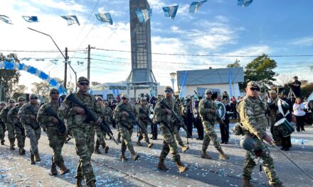 Miles de personas acompañaron el desfile patrio en 9 de Julio