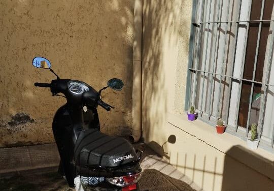 Lo descubrieron cuando intentaba desarmar una moto robada y terminó detenido en Santa Lucía