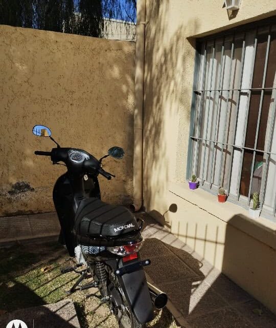 Lo descubrieron cuando intentaba desarmar una moto robada y terminó detenido en Santa Lucía