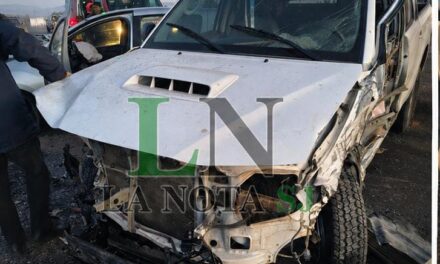 Choque múltiple en Ruta 20: tres heridos y la Hilux habría invadido el carril contrario