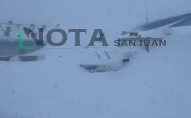 Video: así amaneció Veladero, sepultado por una intensa nevada
