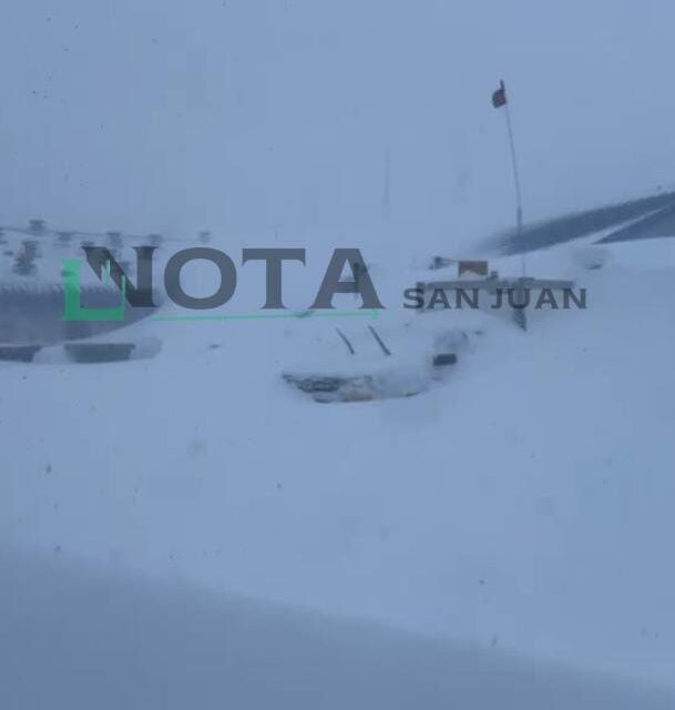Video: así amaneció Veladero, sepultado por una intensa nevada