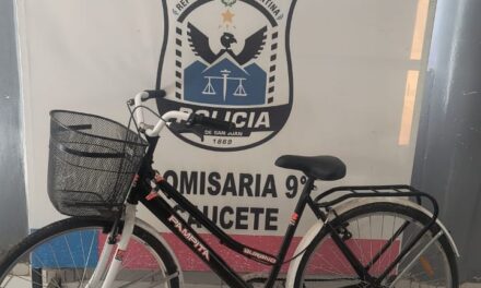 Tres ladrones escapaban con una bicicleta robada, pero la abandonaron al verse rodeados por la Policía
