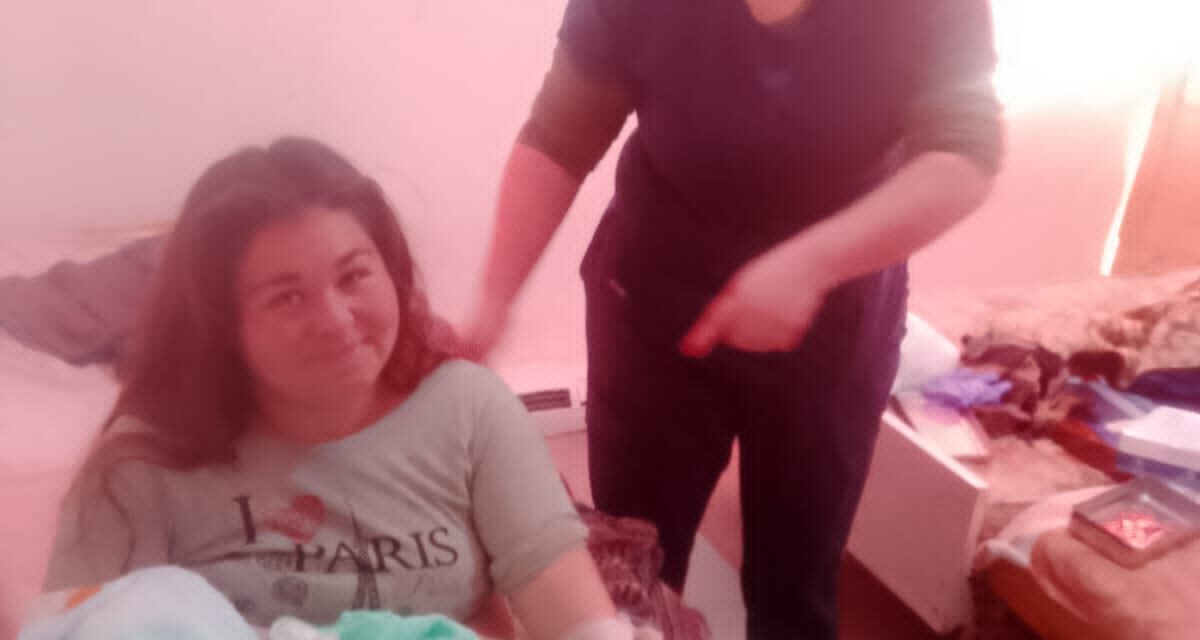 Milagro en Pocito: un policía y una enfermera asistieron un parto de urgencia en una vivienda