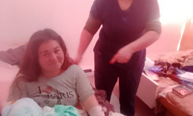 Milagro en Pocito: un policía y una enfermera asistieron un parto de urgencia en una vivienda