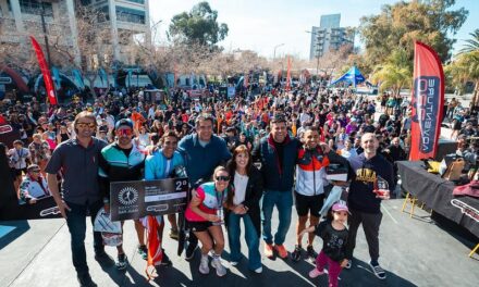 La Ciudad llenó de música y color el recorrido de la Maratón Internacional