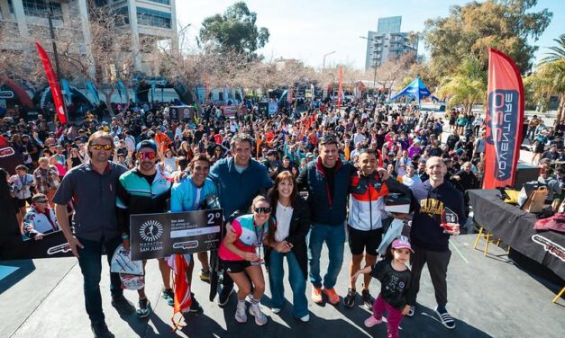 La Ciudad llenó de música y color el recorrido de la Maratón Internacional