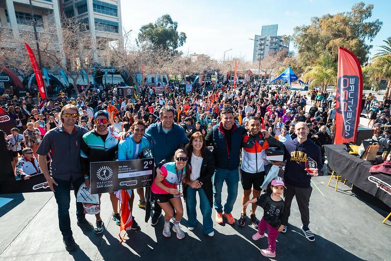 La Ciudad llenó de música y color el recorrido de la Maratón Internacional