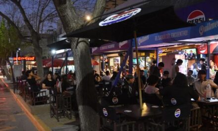 El Día del Amigo le dio un respiro a la gastronomía: locales llenos y filas para ingresar tras tres años