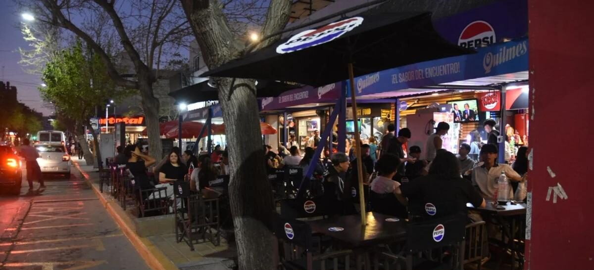 El Día del Amigo le dio un respiro a la gastronomía: locales llenos y filas para ingresar tras tres años
