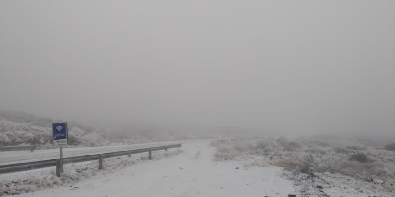 El hielo complica la circulación: Hay dos rutas intransitables en Iglesia