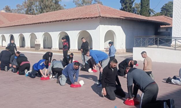 En siete meses, policías sanjuaninos salvaron la vida de 17 bebés y niños gracias a maniobras de primeros auxilios