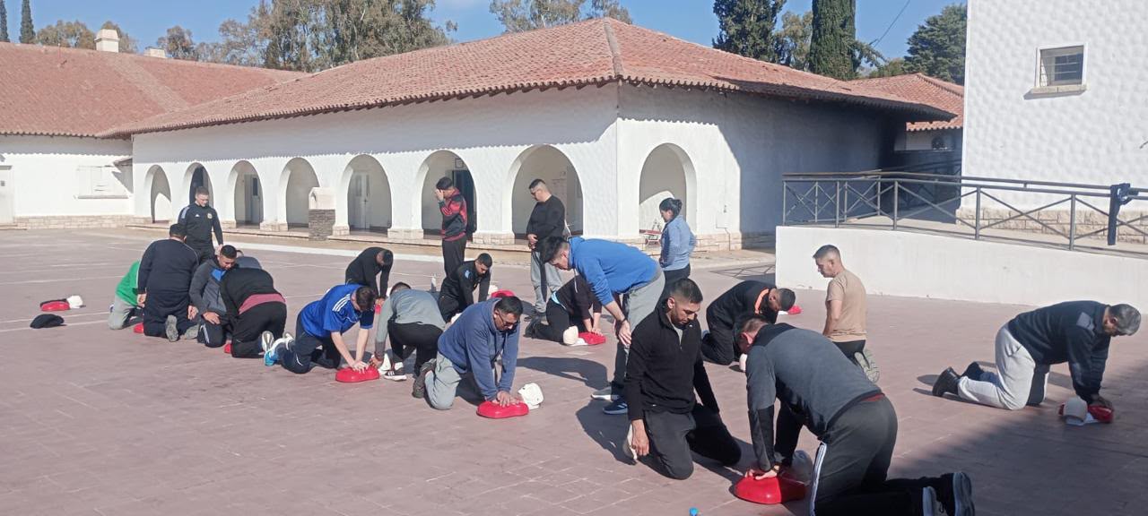 En siete meses, policías sanjuaninos salvaron la vida de 17 bebés y niños gracias a maniobras de primeros auxilios