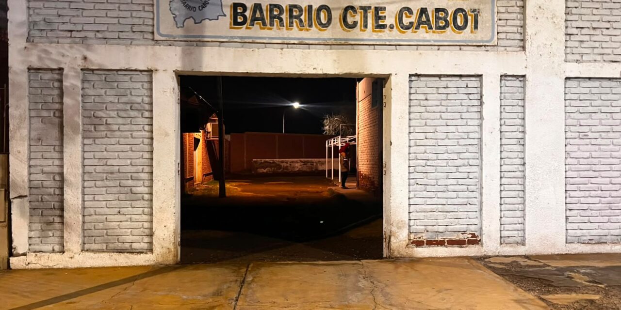 Intentó robar 10 sillas de una unión vecinal, escapó al ver a la Policía y terminó detenido