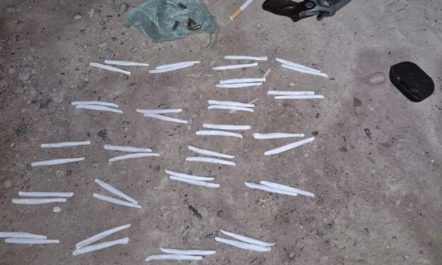 Intentó escapar al ver a la Policía, pero terminó detenido con un revólver y más de 40 dosis de marihuana