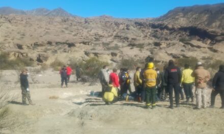 Continúa el operativo en Valle Fértil para rescatar y trasladar a las víctimas de la tragedia aérea