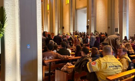 Intenso dolor en la Catedral: un centenar de personas despide a las víctimas del accidente aéreo de Valle Fértil