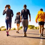 caminar una hora por día y hacer ejercicios de fuerza disminuye el riesgo de mortalidad
