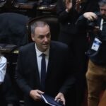 YPF aceptó la renuncia de Manuel Adorni al directorio de la empresa