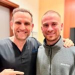 Alexis Mac Allister cumplió y se implantó pelo antes de volver al fútbol inglés