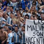 El detrás de escena de la bandera de Malvinas que recibió la Scaloneta y el mensaje de Nicolás Tagliafico