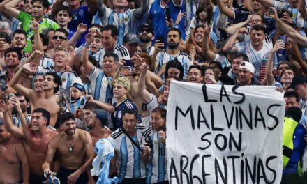 El detrás de escena de la bandera de Malvinas que recibió la Scaloneta y el mensaje de Nicolás Tagliafico