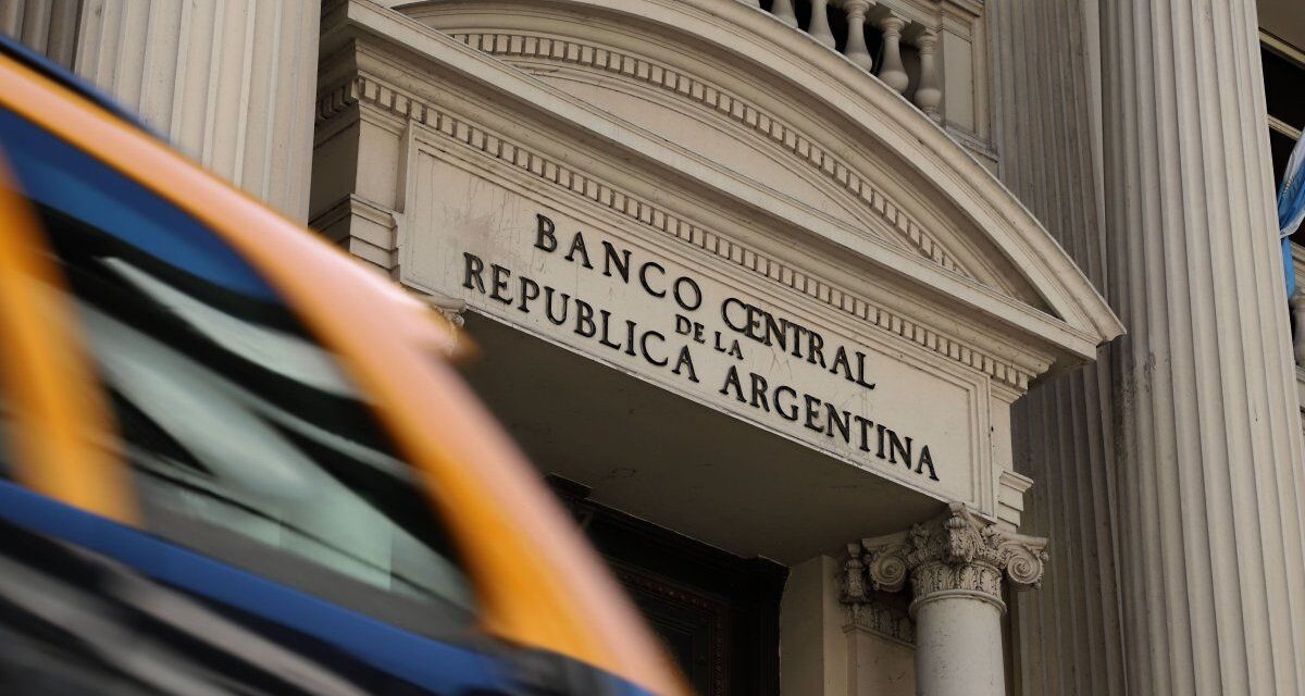 Qué dice el artículo 3° de la Carta Orgánica del BCRA que Javier Milei califica de ignorancia espantosa