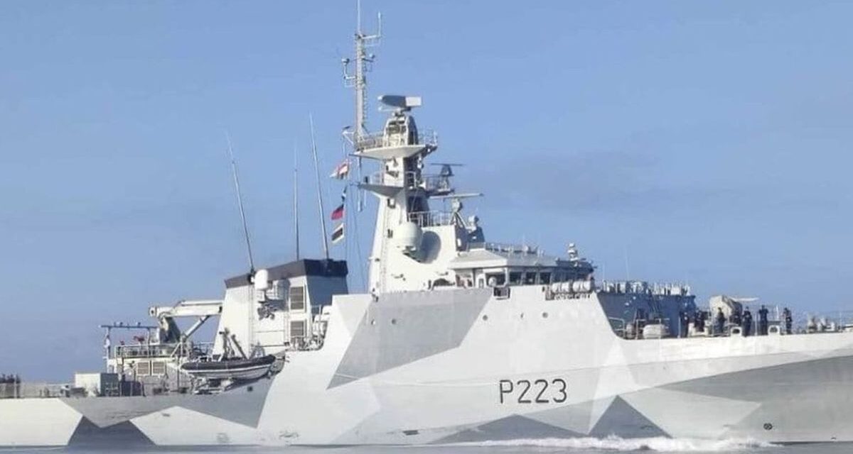 Un buque de guerra británico cruzó aguas argentinas sin aviso y reabre interrogantes sobre la política del Gobierno en el Atlántico Sur
