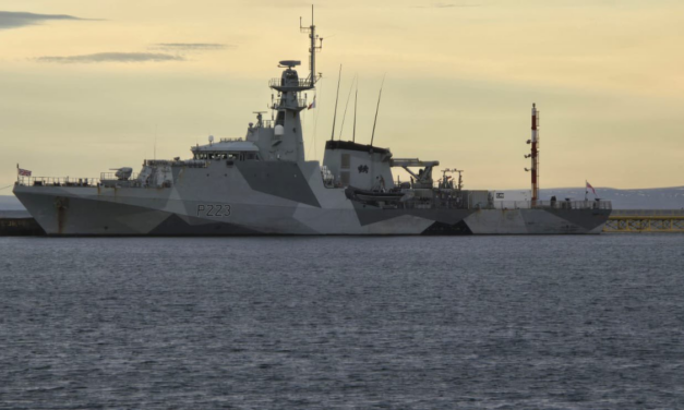 Tierra del Fuego denunció una provocación flagrante el paso de un buque de guerra