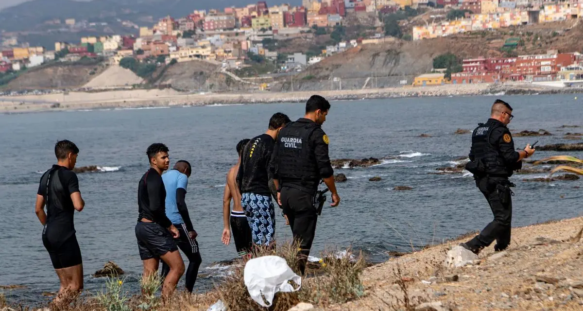 Al menos 11 muertos por ahogamiento en Ceuta luego del arribo de 2.000 inmigrantes