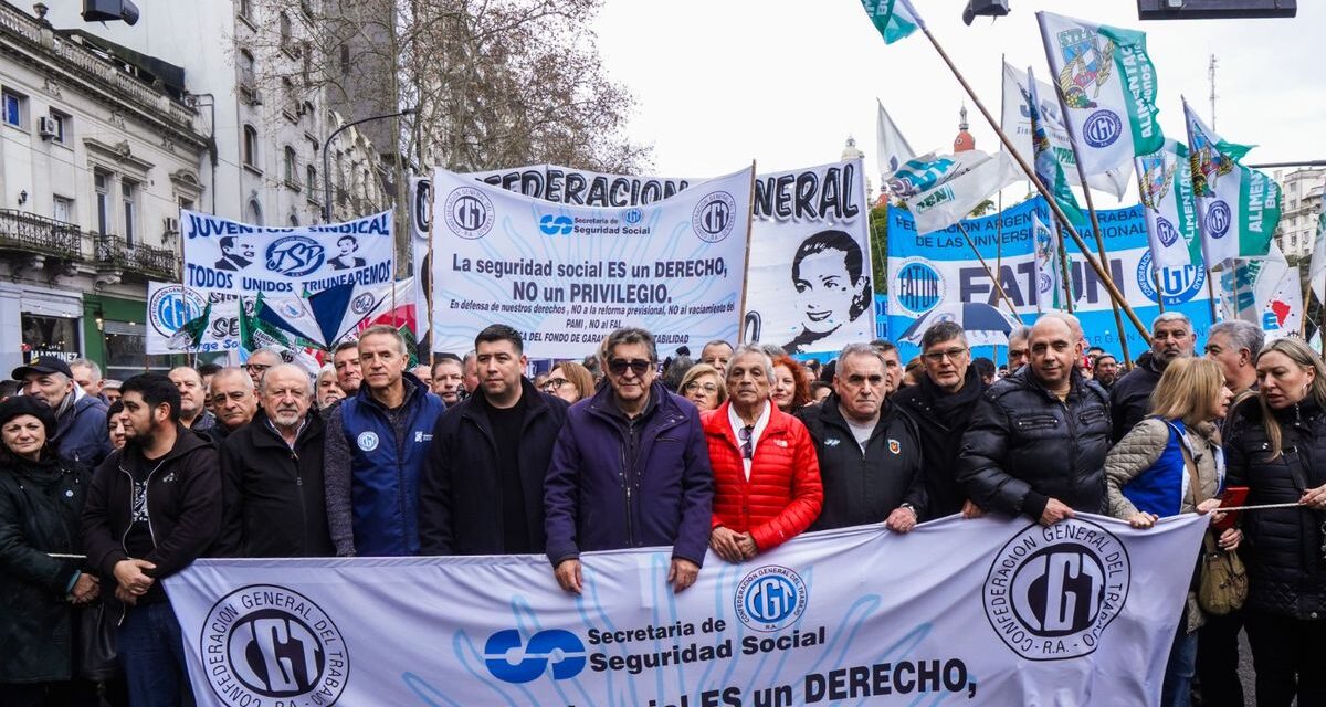 La CGT se plegó a la marcha de jubilados