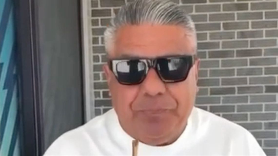 Claudio «Chiqui» Tapia celebró la clasificación argentina con un video pero un insólito error captó la atención de los seguidores