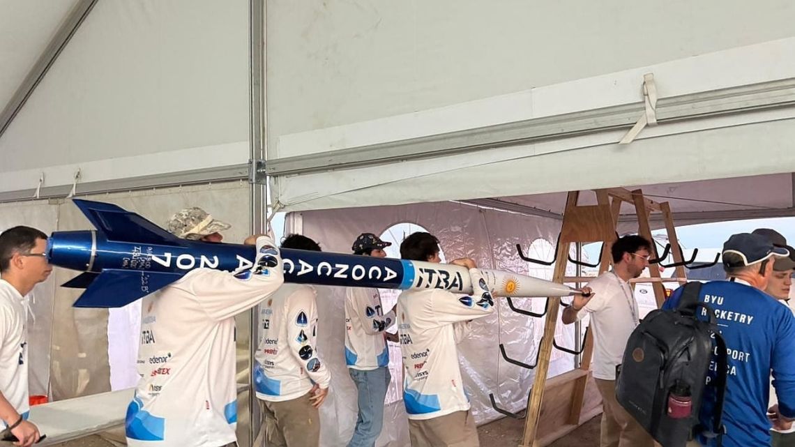 Un cohete diseñado por estudiantes argentinos ganó una de las competencias aeroespaciales más importantes del mundo