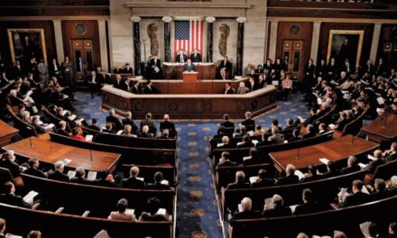 la Cámara de Representantes votó para detener guerra en Irán, pero el Senado apoyó a Donald Trump