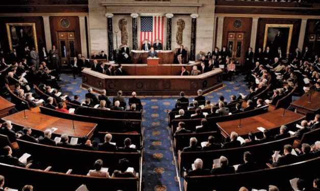 la Cámara de Representantes votó para detener guerra en Irán, pero el Senado apoyó a Donald Trump