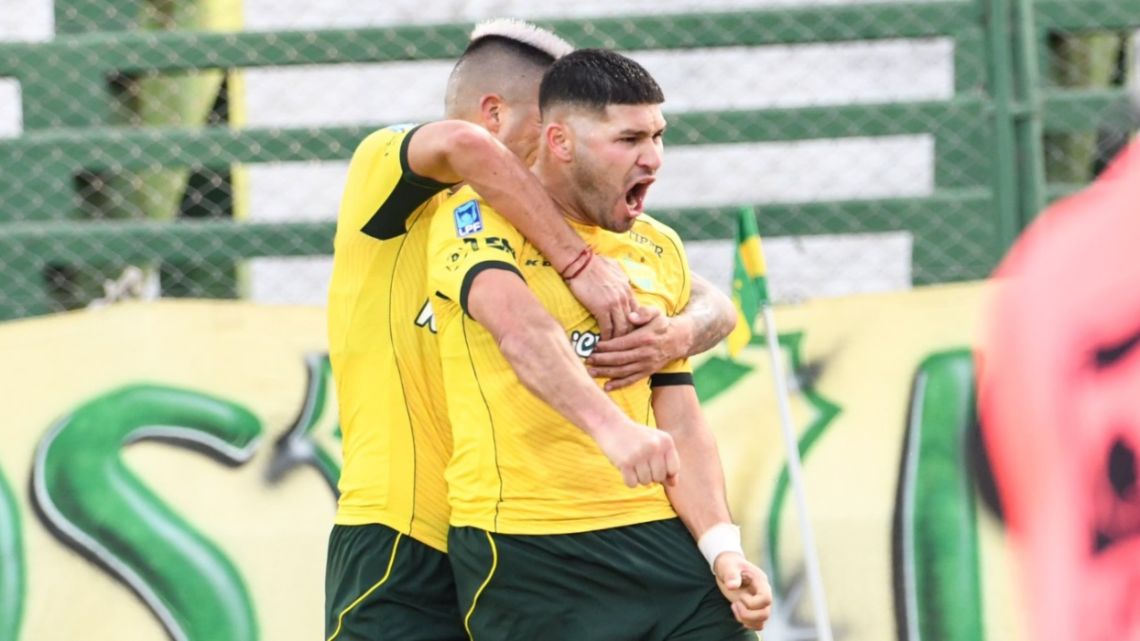 Defensa y Justicia vs Deportivo Riestra: el «Halcón» ganó 2-0 y es líder del Torneo Clausura