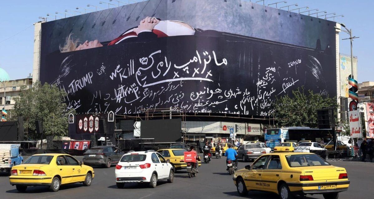 Un mural en el centro de Teherán mostró a Donald Trump en un ataúd: Lo vamos a matar
